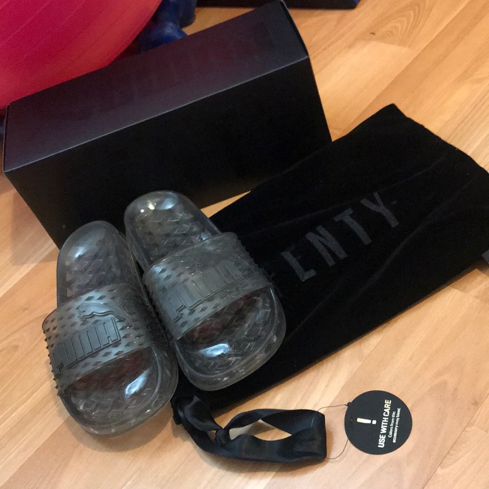 PUMA FENTY BLACK JELLY SLIDES 👡